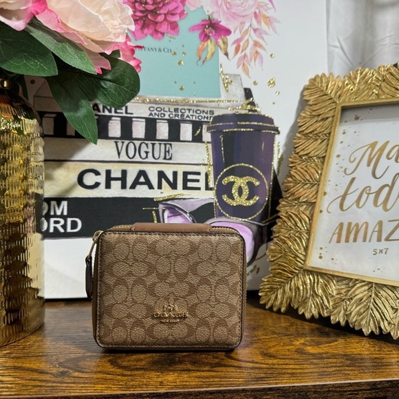 Coach Signature Monogram Jewelry Box new - Picture 1 of 8